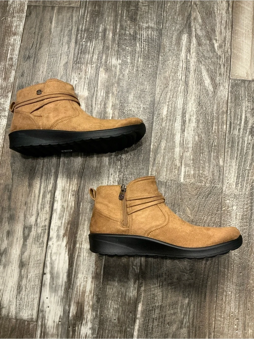 Bzees Tan Ankle Bootie with Wrap Detail Size q0